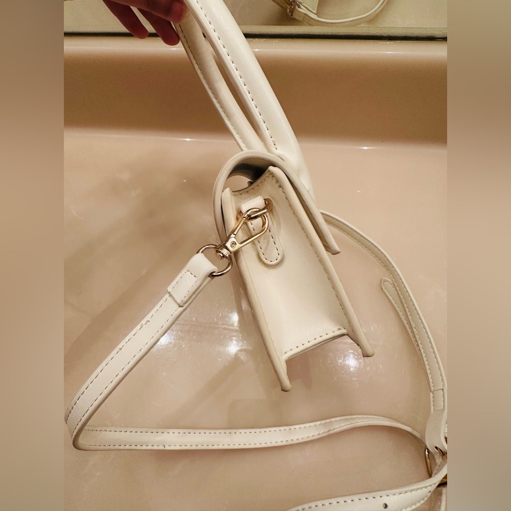 Le Chiquito mini top handle bag in white leather. - Picture 4 of 9